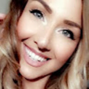 Meet your Posher, Dee dee